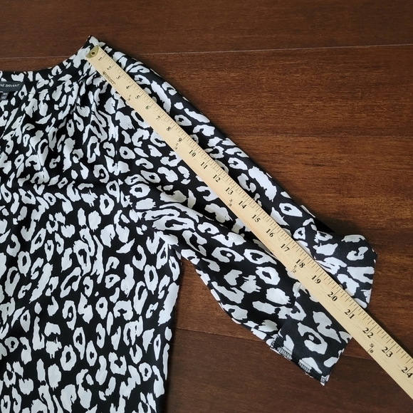 Lane Bryant Black & White Animal Print Split Back Flowy Blouse Top Size 18/20 - Picture 11 of 12
